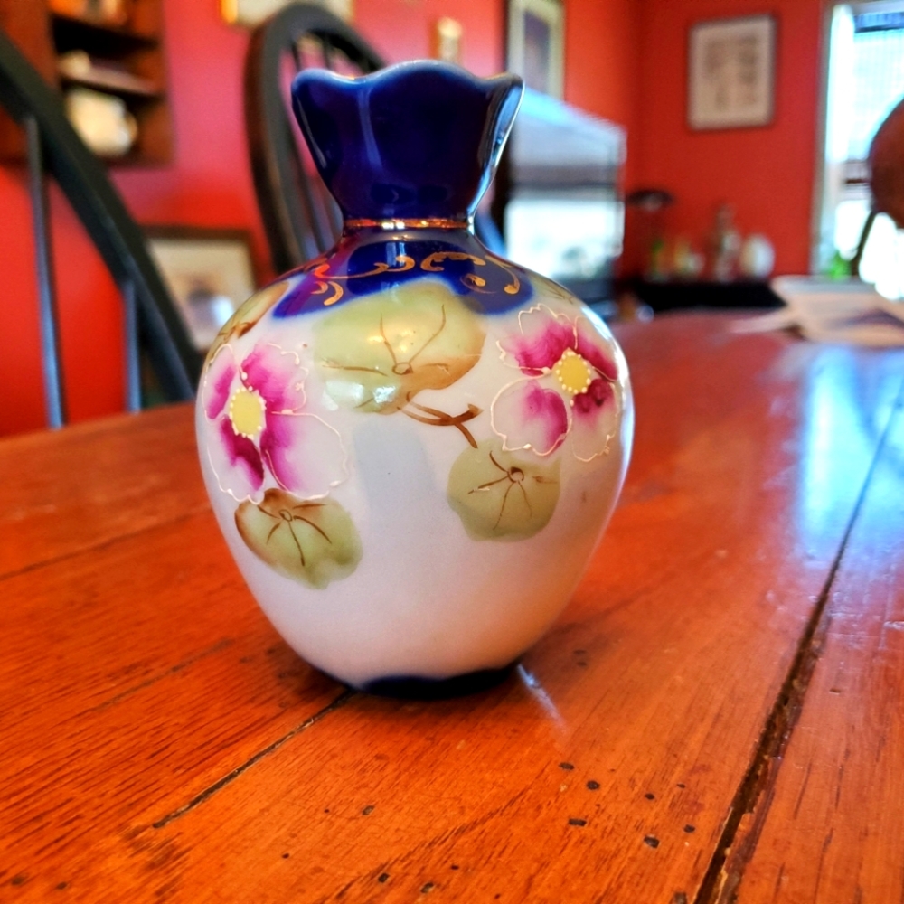 Hand painted made in Japan bud vase